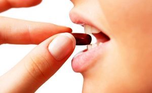 Assumere integratori per bocca Assunzione integratore per bocca